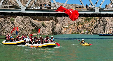 Su sporları tutkunları Fırat'ta buluştu   