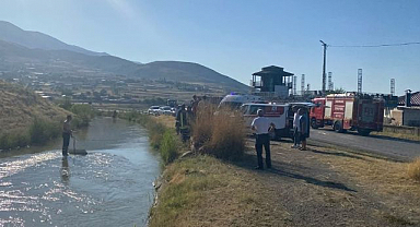 Sulama kanalına uçan otomobilde can pazarı