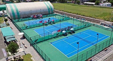 Tenis tutkunları hasat zamanı en doğuda buluştu!