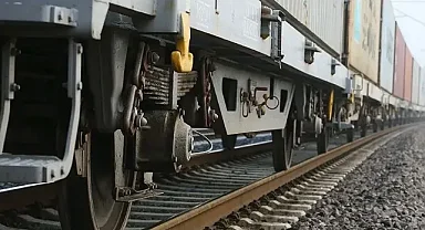 Trenin çarptığı kadın ağır şekilde yaralandı 