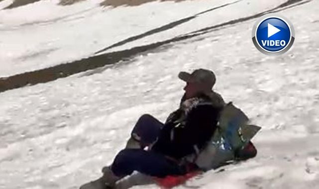 Yazın ortasında kayak yaptı