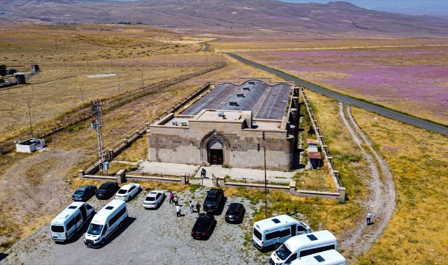 800 yıllık kervansaray turistleri ağırlıyor