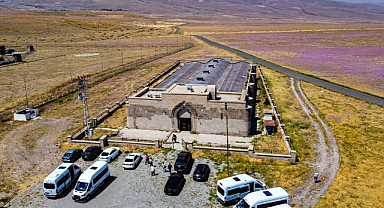 800 yıllık kervansaray turistleri ağırlıyor