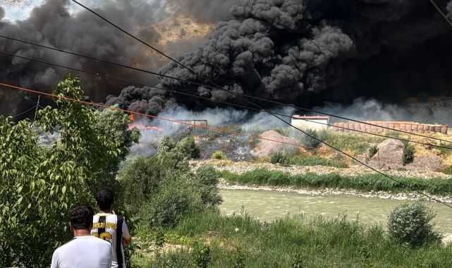 Alevleri görenler panikledi! Ekipler harekete geçti