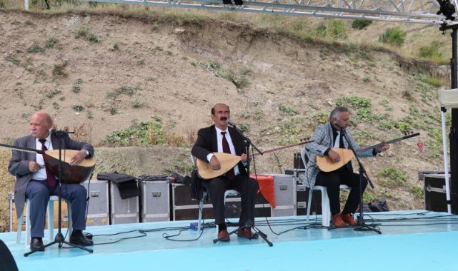  Âşık Sümmani memleketinde anıldı