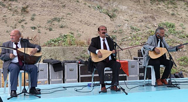  Âşık Sümmani memleketinde anıldı