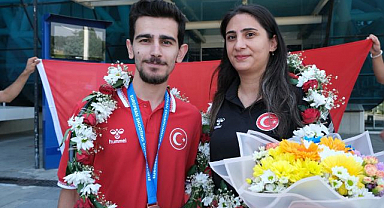 Avrupa üçüncüsü Afal’a memleketinde coşkulu karşılama!