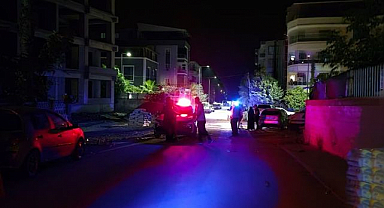 Baba ile oğlu birbirine girdi! Ayırmak polise düştü