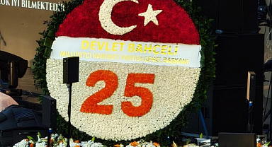 Bahçeli’den AK Parti’nin 25. kuruluş yıl dönümüne özel çelenk   