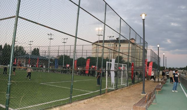 Bakanın adı verilen Millet Bahçesi açıldı