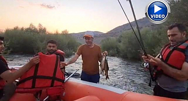 Balık tutayım derken canlarından olacaklardı!