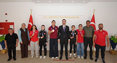 Başarılı güreşçilerden Kaymakam'a ziyaret   