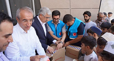 Başkan minik gönüllere dokundu   