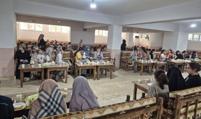 Bereket sofrasında dostluk buluşması