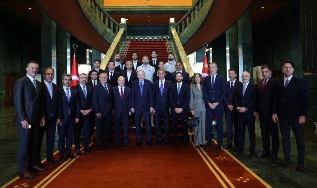 Cumhurbaşkanı Erdoğan, Süper Lig'e çıkan takımları kabul etti