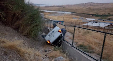 Direksiyon hakimiyetini kaybetti! Şarampole yuvarlandı