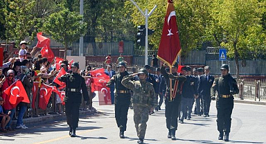 Erzurum'da 30 Ağustos provasına trafik düzenlemesi   