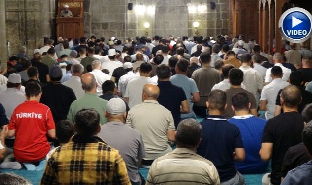 Erzurum'da camilerde Mevlid Kandili yoğunluğu