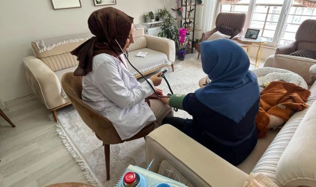 Erzurum'da ebeler lohusa anneleri yalnız bırakmıyor