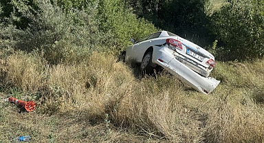 Erzurum'da feci kaza! Şarampole devrildiler
