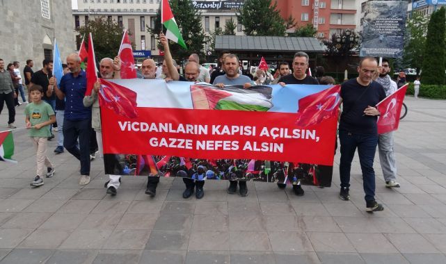 Erzurum'da sağlıkçılar Gazze için yürüdü
