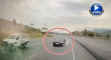 Erzurum'da şerit ihlaliyle hatalı sollama anı kameralara yansıdı