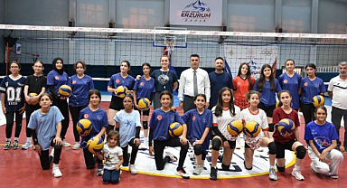 Erzurum’da Voleybolculara Moral Ziyareti