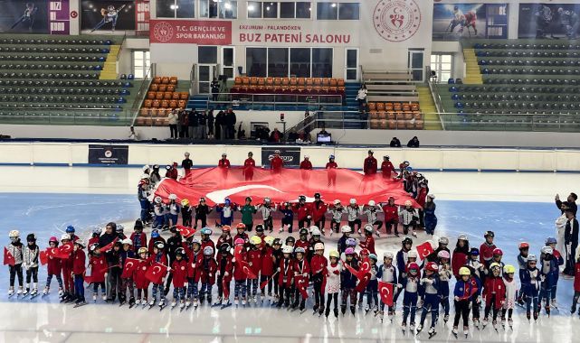 Erzurum'da Zafer Bayramı coşkusu buz üstüne taşındı