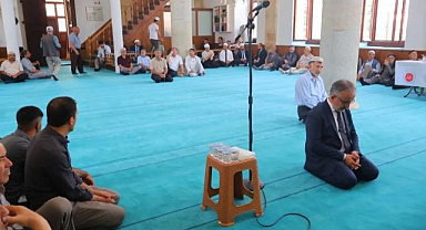 Ezanı güzel okumak için yarıştılar