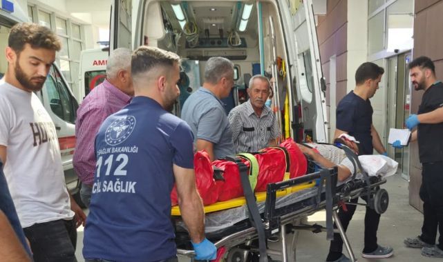 Feci kaza! Motosiklet ile otomobil çarpıştı