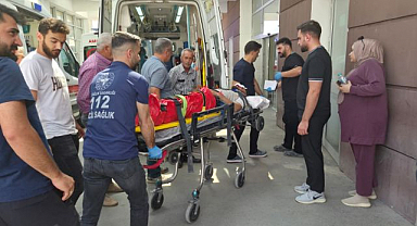 Feci kaza! Motosiklet ile otomobil çarpıştı
