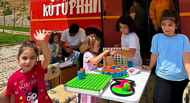 Gezici kütüphane çocuklarla buluştu