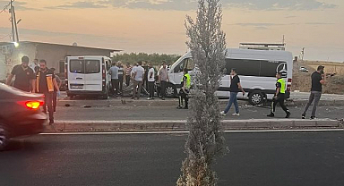 İki minibüs çarpıştı! Ortalık savaş alanına döndü