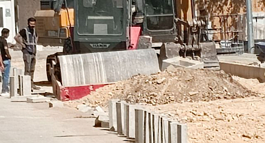 İnşaatta korkutan kaza! Silindir işçiye çarptı
