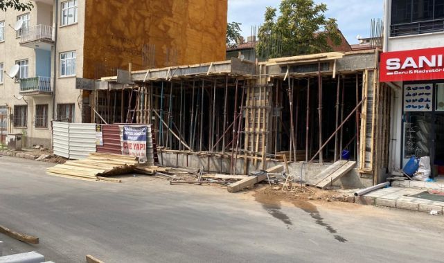 İnşaattan düşen mühendis hastaneye kaldırıldı
