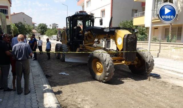 İş makinesinin altında can verdi!