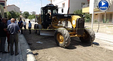 İş makinesinin altında can verdi!