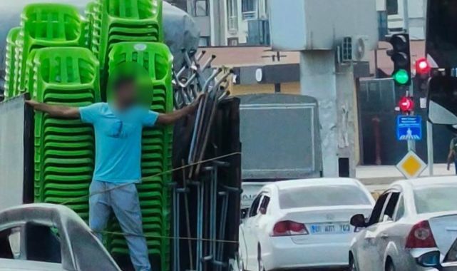 Kamyonet kasasında tehlikeli yolculuk