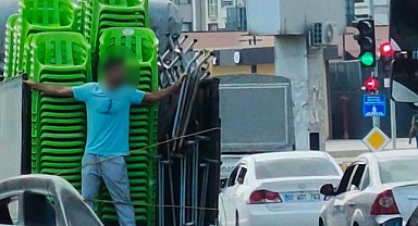 Kamyonet kasasında tehlikeli yolculuk