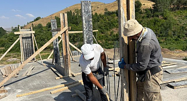 Kavurucu sıcakta alın teri döküyorlar