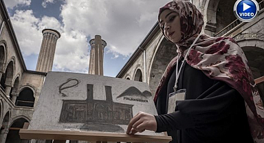 Kendi imkanlarıyla öğrendi! Şiirlerini hat ve portreyle buluşturuyor