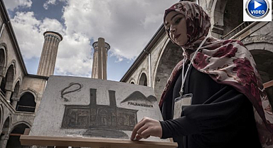 Kendi imkanlarıyla öğrendi! Şiirlerini hat ve portreyle buluşturuyor