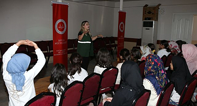Kur'an kurslarında dijital farkındalık dersi