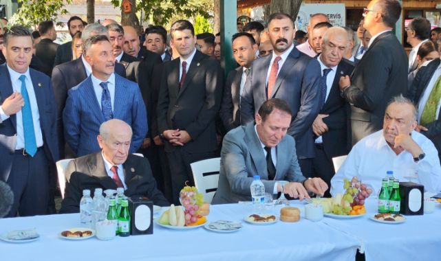 MHP Lideri Bahçeli, Ahlat’ta vatandaşlar ve partililerle buluştu