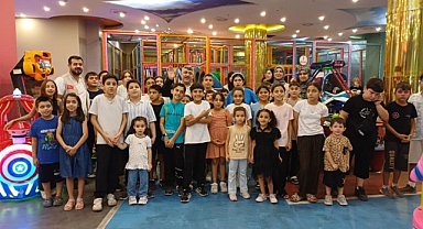Miniklerin yüzlerini güldürmek için bir araya geldiler