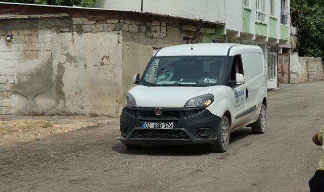 Motosiklet ile otomobil çarpıştı!