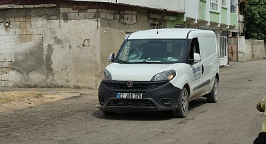 Motosiklet ile otomobil çarpıştı!