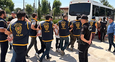 Sahte bankacılar polisten kaçamadı!
