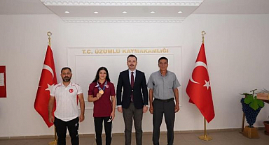 Şampiyon Elvira’ya tebrik