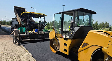 Ulaşım için sıcak asfalt mesaisi